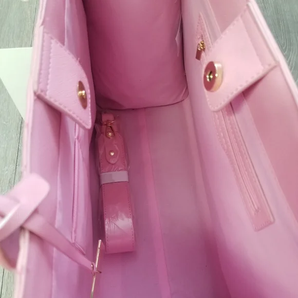 Trina Turk🦋 Butterfly Stripe Tote - Picture 8 of 14